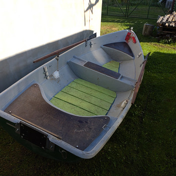 Plastpaat 4,4 m, 75 kg. dokumendid. Kuni 6 hj mootorile.