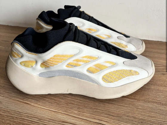 Meeste Adidas Yeezid nr 46 1/2
