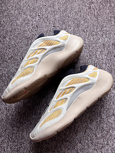 Мужские Adidas Yeezy, размер 46 1/2 (2 фото из 3)
