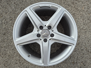 R18 Mercedes AMG ORIGINAAL erilaiused - UUS (1 foto / 4)