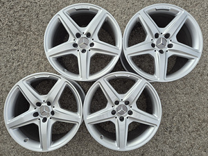 R18 Mercedes AMG ORIGINAAL erilaiused - UUS (2 foto / 4)