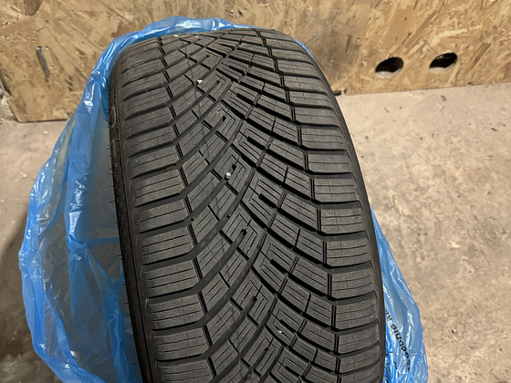 245/40/18 Continental AllSeasonContact 2 M+S DOT3825