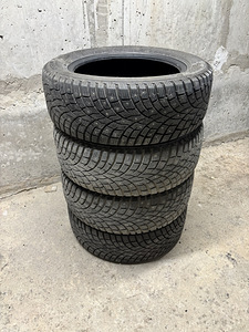 4tk 205/55 R16 naastrehvid (1 foto / 7)