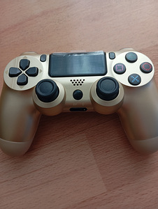 Ps 4 controller (1 foto / 2)