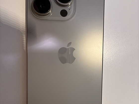 Apple iPhone 15 Pro 1TB – аккумулятор 99%