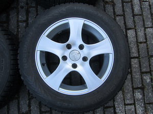 Диски R15 5x114.3 с зимней резиной Nokian 7 мм DOT20 (3 фото из 10)