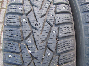 Диски R15 5x114.3 с зимней резиной Nokian 7 мм DOT20 (9 фото из 10)