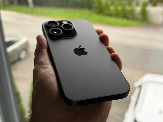 iPhone 15 pro 256GB Titanium Black