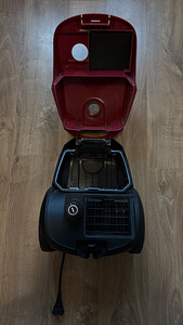 Tõlmuimeja . Vacuum cleaner. Пылесос (3 фото из 3)