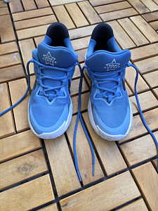 Детские кроссовки Nike 36,5–38,0 (8 фото из 10)