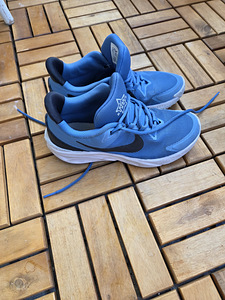 Детские кроссовки Nike 36,5–38,0 (9 фото из 10)