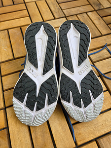 Детские кроссовки Nike 36,5–38,0 (10 фото из 10)