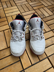 Детские кроссовки Nike 36,5–38,0 (5 фото из 10)