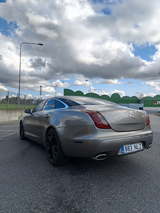 Jaguar XJ 3.0D 2010 (3 фото из 9)