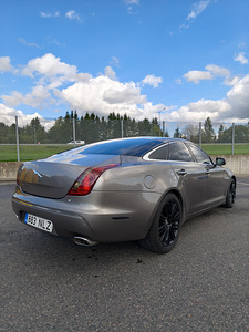 Jaguar XJ 3.0D 2010 (4 фото из 9)