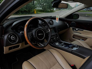 Jaguar XJ 3.0D 2010 (6 фото из 9)
