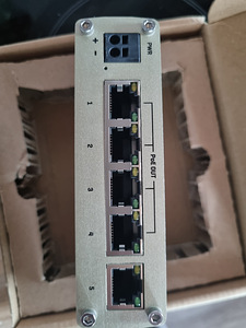 Võrgulüliti Teltonika TSW101, metall, 5 porti (2 foto / 2)