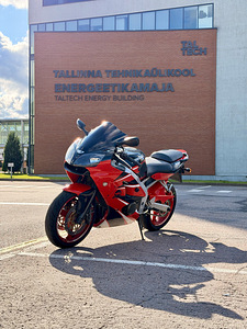 Kawasaki ZX-6R 2000 (1 фото из 8)