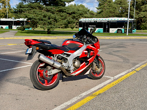 Kawasaki ZX-6R 2000 (2 фото из 8)