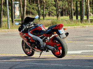 Kawasaki ZX-6R 2000 (3 фото из 8)