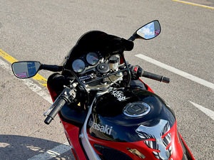 Kawasaki ZX-6R 2000 (6 фото из 8)