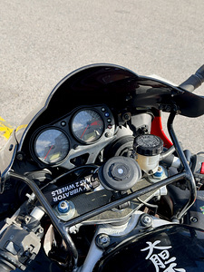 Kawasaki ZX-6R 2000 (7 фото из 8)