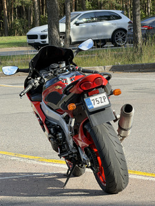 Kawasaki ZX-6R 2000 (8 фото из 8)