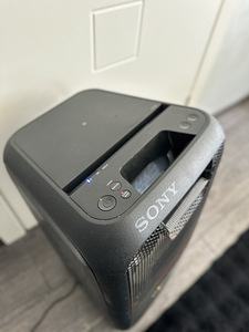 Bluetooth-колонка / музыкальный центр Sony GTK-XB7 (2 фото из 3)