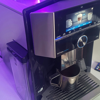 Kahe veskiga tipklassi kohvimasin Siemens EQ 9 Plus S700