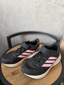 Кроссовки Adidas для девочки (1 фото из 2)