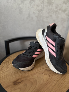 Кроссовки Adidas для девочки (2 фото из 2)