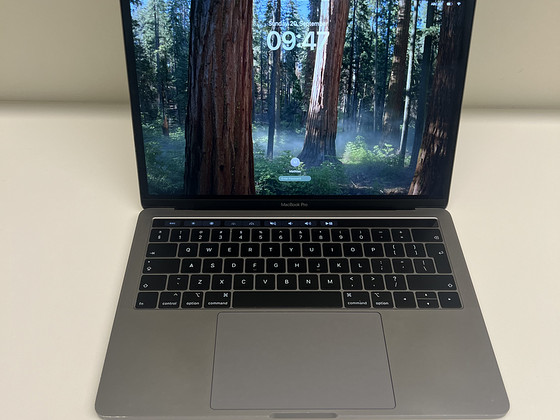 MacBook Pro 2019 (в очень хорошем состоянии)