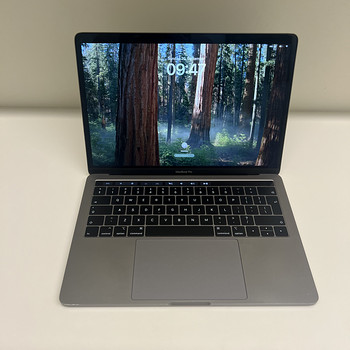 MacBook Pro 2019 (в очень хорошем состоянии)