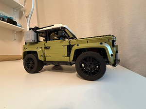 LEGO Technic 42110 Land Rover Defender (3 фото из 5)