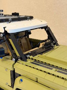 LEGO Technic 42110 Land Rover Defender (4 фото из 5)