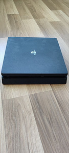 PlayStation 4 (3 foto / 4)
