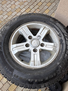 Kia Sorento I Оригинальные 16” диски 5x139.7 и зимние шины (1 фото из 3)