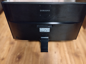 Samsung U28E590D — 28", 4K UHD, 60 Hz (2 foto / 2)