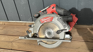Дисковая пила Milwaukee M18 CSS55 (1 фото из 3)