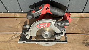 Дисковая пила Milwaukee M18 CSS55 (2 фото из 3)