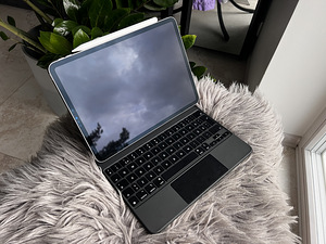 iPad Pro 11” M2 128GB (4-го поколения) + Magic Keyboard + Ap (3 фото из 10)