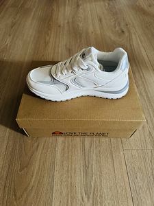 Новые женские кроссовки Ellesse — белый/серебристый, размер 37 (3 фото из 10)