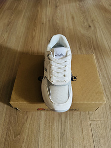 Новые женские кроссовки Ellesse — белый/серебристый, размер 37 (4 фото из 10)