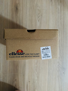 Новые женские кроссовки Ellesse — белый/серебристый, размер 37 (10 фото из 10)