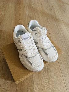 Новые женские кроссовки Ellesse — белый/серебристый, размер 37 (1 фото из 10)