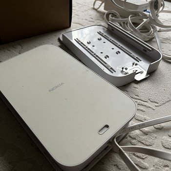 Внешний роутер Nokia FastMile 5G + внутренний роутер Nokia Beacon 1.1