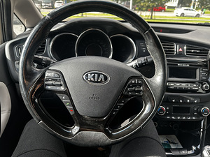 Kia Ceed 1.6 bensiin, läbisõit 166 000 km. (8 foto / 11)