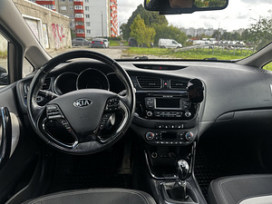 Kia Ceed 1.6 bensiin, läbisõit 166 000 km. (6 foto / 11)