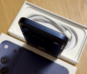 Apple iPhone 17 Pro Deep Blue 256GB uueväärne garantii 08.27 (4 foto / 8)