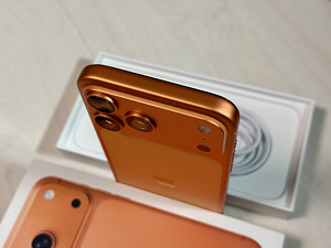 Apple iPhone 17 Pro Max 256GB Orange. Гарантия 06.2028 (4 фото из 9)